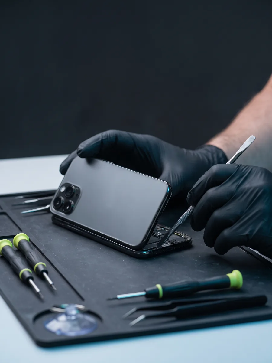 Reparo de aparelho Apple com a tela aberta