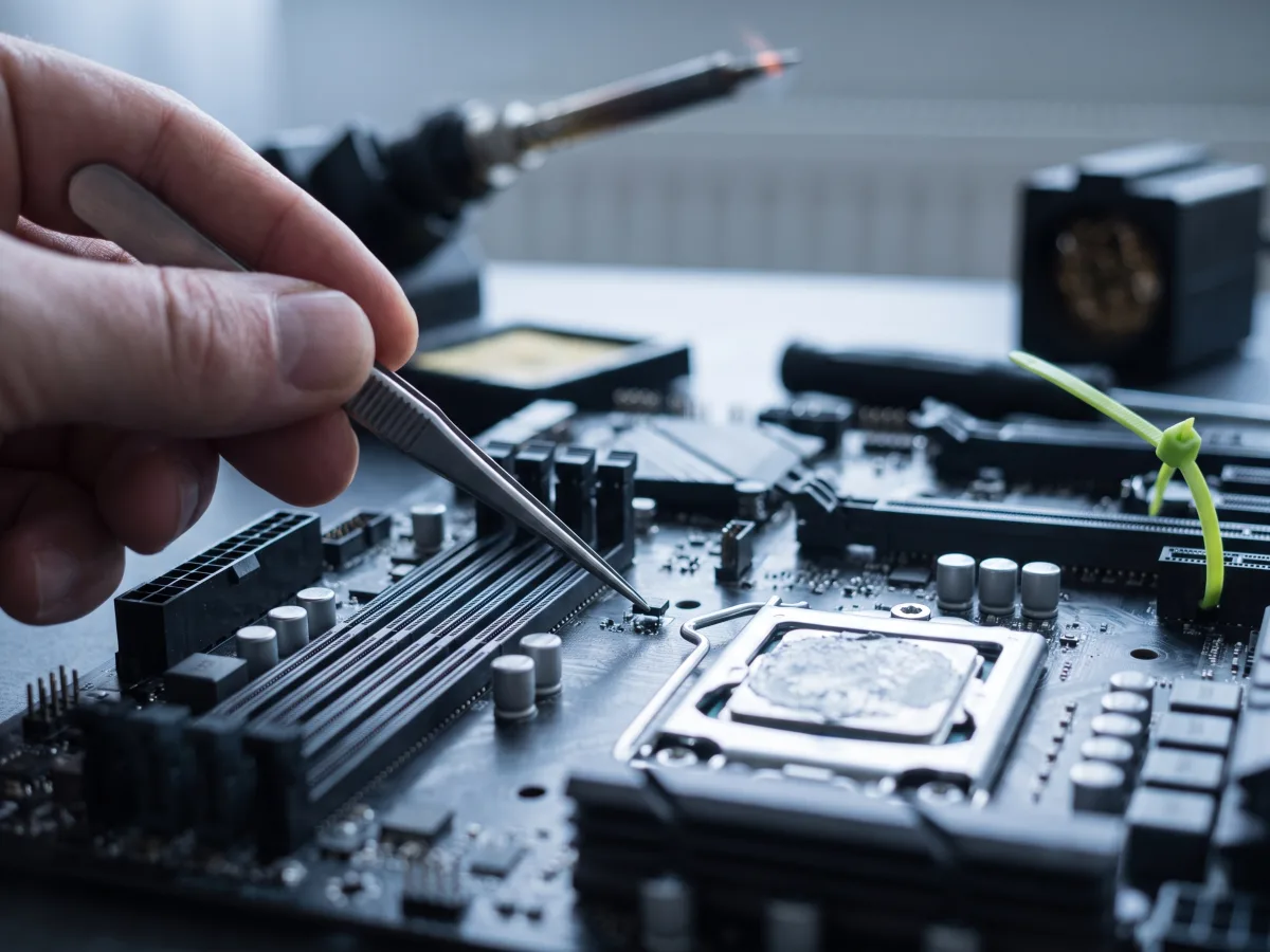 Reparo de placa-mãe e componentes de computador